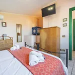 Nyaraló Smeraldo, Indipendente Con Giardino In Zona Residenziale *