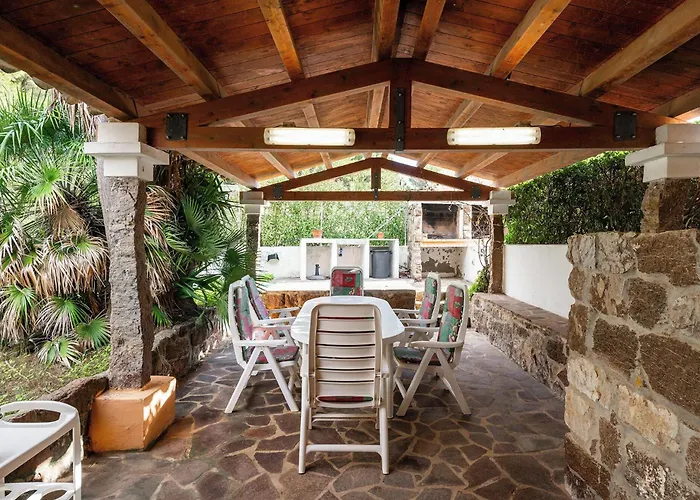 Holiday home Smeraldo, Indipendente Con Giardino In Zona Tranquilla A *