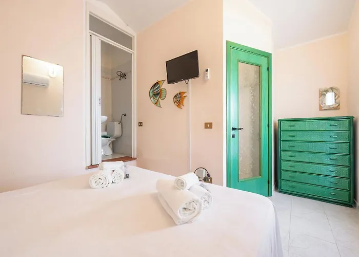 Smeraldo, Indipendente Con Giardino In Zona Tranquilla A