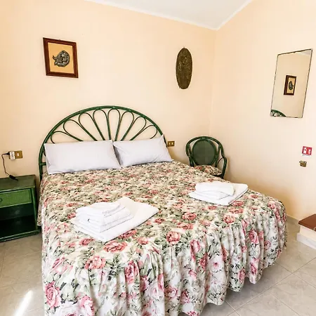 Smeraldo, Con Giardino A 5 Minuti A Piedi Dalla * Calasetta