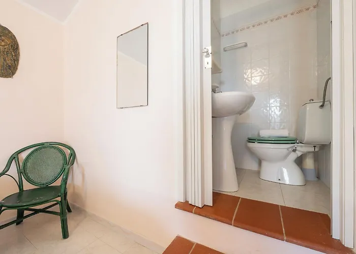 Casa vacanze Smeraldo, Indipendente In Zona Residenziale A Traffico Limitato Con Giardino Privato E Veranda Al Coperto A Pochi Passi Dalla