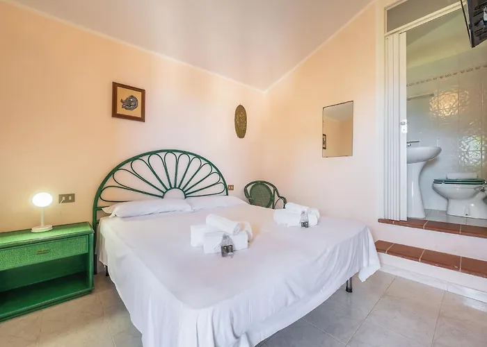 Smeraldo, Indipendente In Zona Residenziale A Traffico Limitato Con Giardino Privato E Veranda Al Coperto A Pochi Passi Dalla *