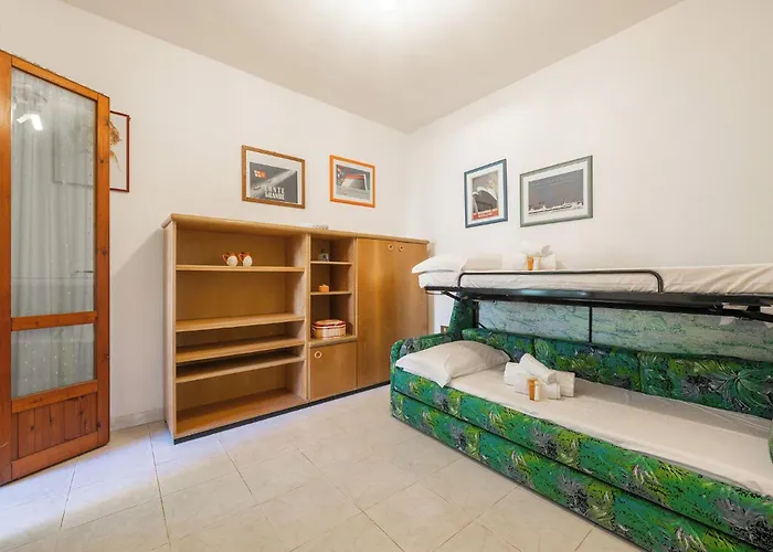Casa vacanze Smeraldo, Indipendente In Zona Residenziale A Traffico Limitato Con Giardino Privato E Veranda Al Coperto A Pochi Passi Dalla *