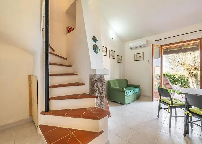 Smeraldo, Indipendente In Zona Residenziale A Traffico Limitato Con Giardino Privato E Veranda Al Coperto A Pochi Passi Dalla *