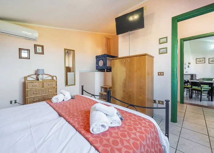 Casa vacanze Smeraldo, Indipendente In Zona Residenziale A Traffico Limitato Con Giardino Privato E Veranda Al Coperto A Pochi Passi Dalla *